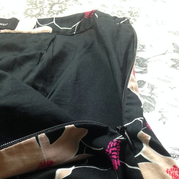 NWOT Gorgeous Floral Long Skirt - Picture 9 of 15